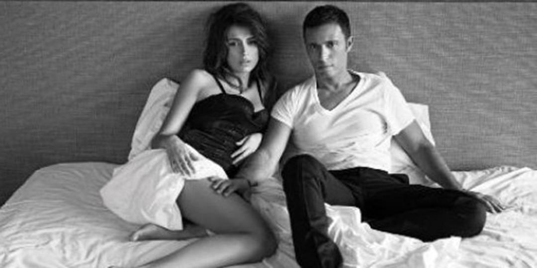 Sandal &ccedil;ifti yatağa girdi