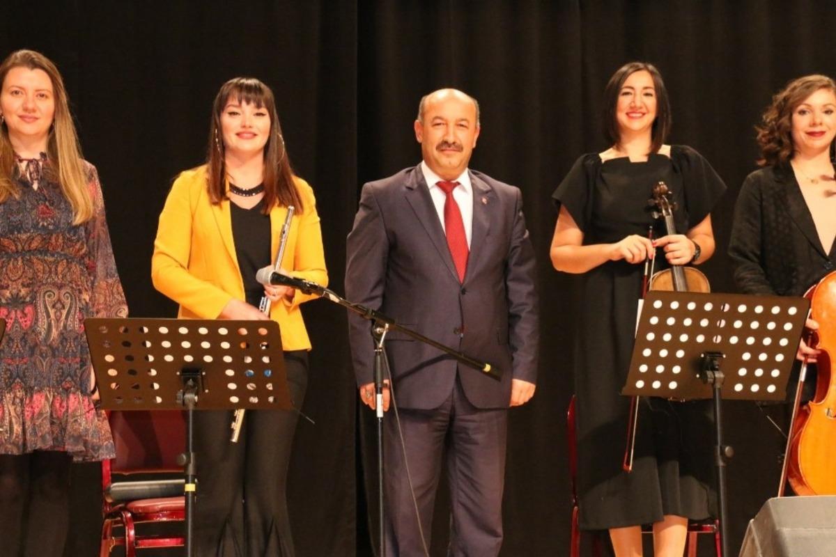 K&uuml;tahyalı m&uuml;zik &ouml;ğretmenlerinin konser etkinlikleri