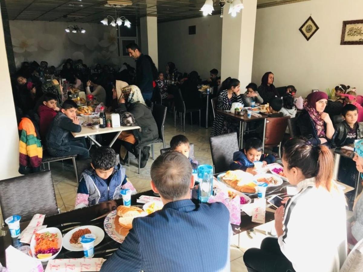 &Ouml;ğrenciler ve aileleri yemekte ağırlandı