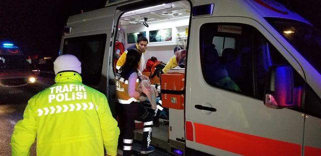 Eskişehir'de kamyonetle tır çarpıştı: 8 yaralı