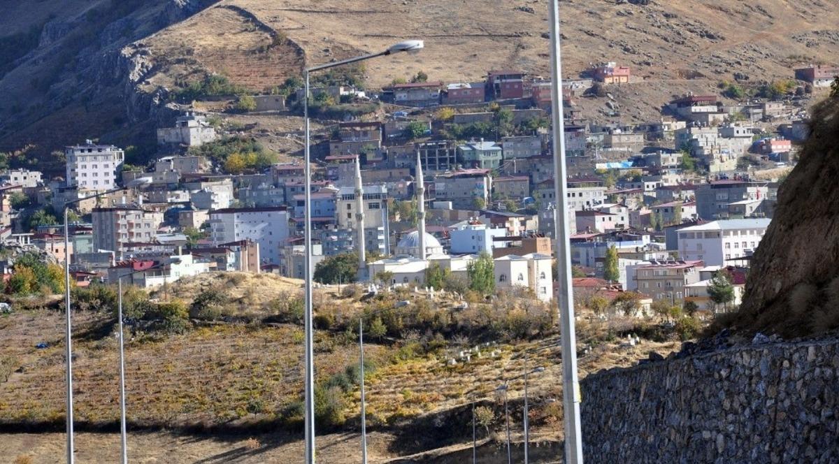Dicle Elektrik&rsquo;ten Pervari&rsquo;ye 400 bin liralık aydınlatma yatırımı