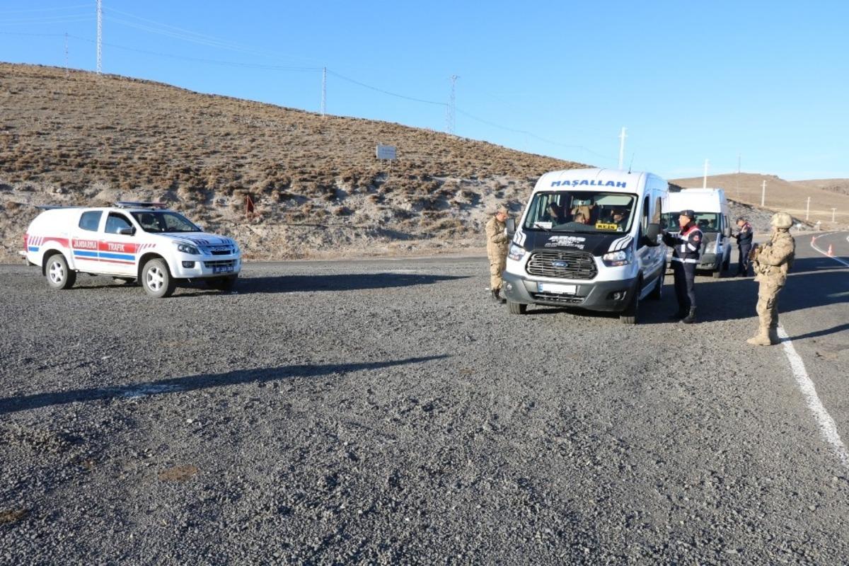 Kars&rsquo;ta 147 Jandarmanın katılımıyla uyuşturucu uygulaması yapıldı