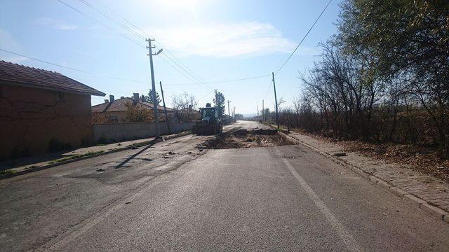 Aslanapa’da yol bakım ve onarım çalışmaları