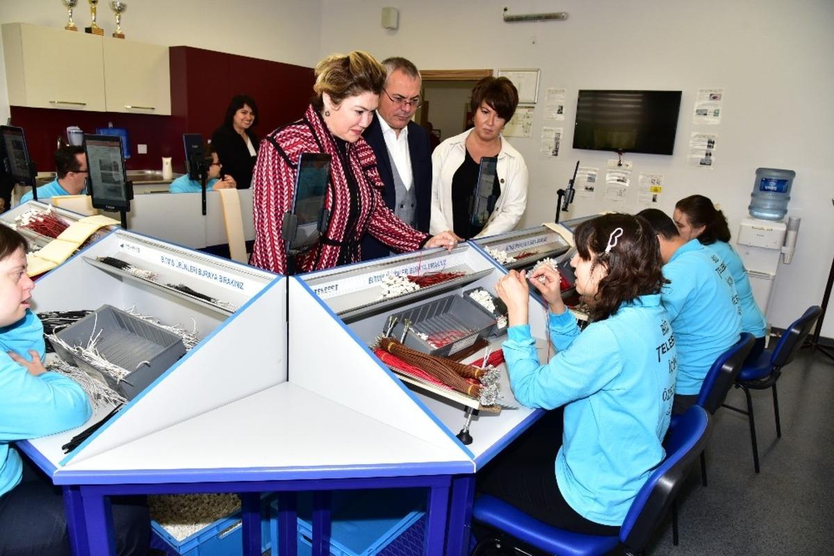 Manisa&rsquo;da 55 zihinsel engelli sanayi i&ccedil;in &uuml;retim yapıyor