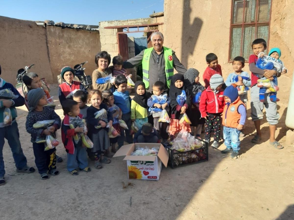 İmkander Suriyeli &ccedil;ocukların y&uuml;z&uuml;n&uuml; g&uuml;ld&uuml;rd&uuml;