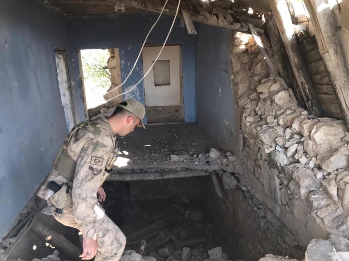 Jandarma uygulamasında uyuşturucu ve ka&ccedil;ak sigaralar ele ge&ccedil;irildi