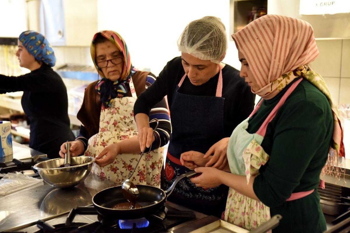 Hem becerilerini geliştiriyor, hem de yeni teknikler &ouml;ğreniyorlar
