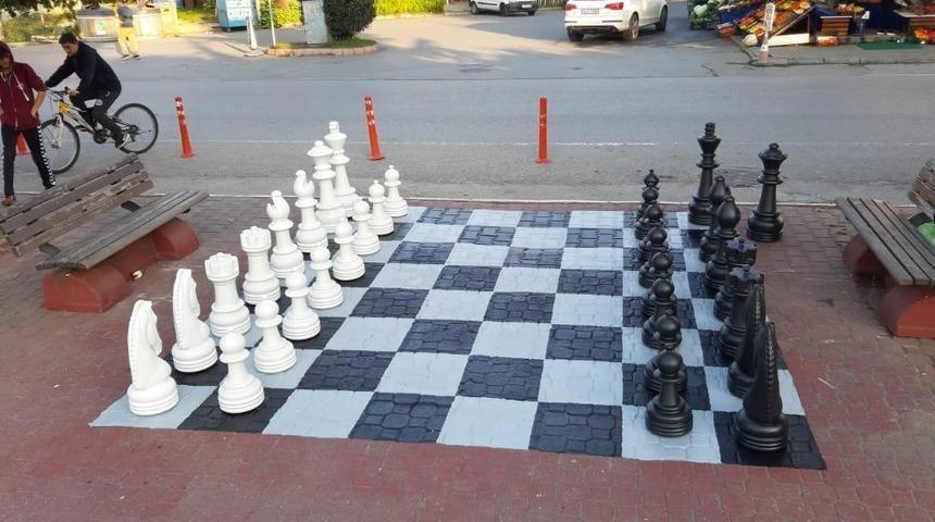 Sapanca&rsquo;nın sokakları satran&ccedil;la buluşmaya devam ediyor