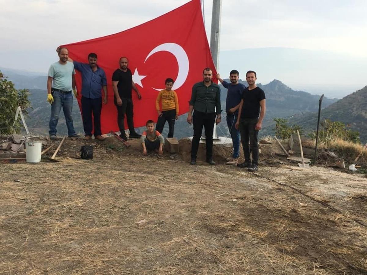 Nazilli Belediyesi mahalleleri T&uuml;rk Bayraklarıyla donatıyor