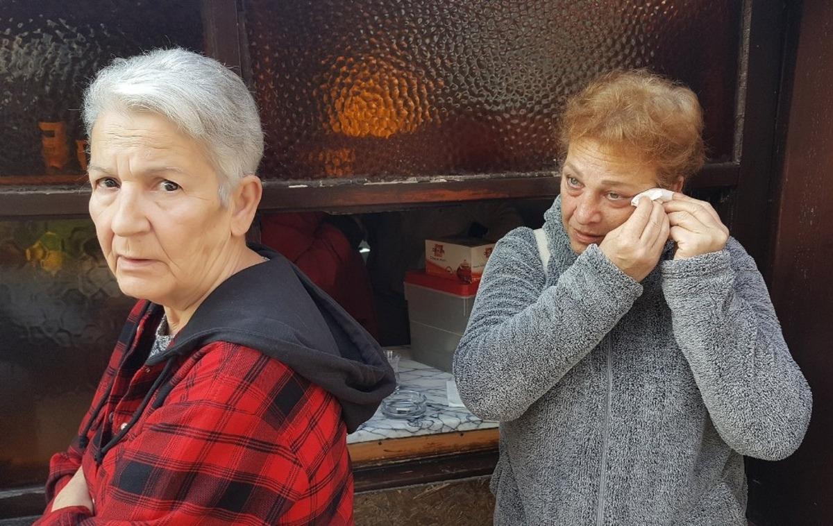 &Ccedil;eşme&rsquo;deki kafeye tahliye kararı verilmesinin ardından g&ouml;zyaşlarına boğuldular