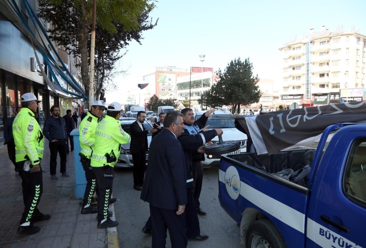 Zabıta ekibinden kaldırım işgaliyle m&uuml;cadele &ccedil;alışması