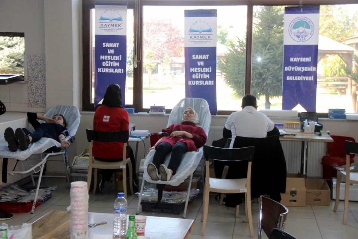 KAYMEK personel ve &ouml;ğrencileri kan bağışında bulundu