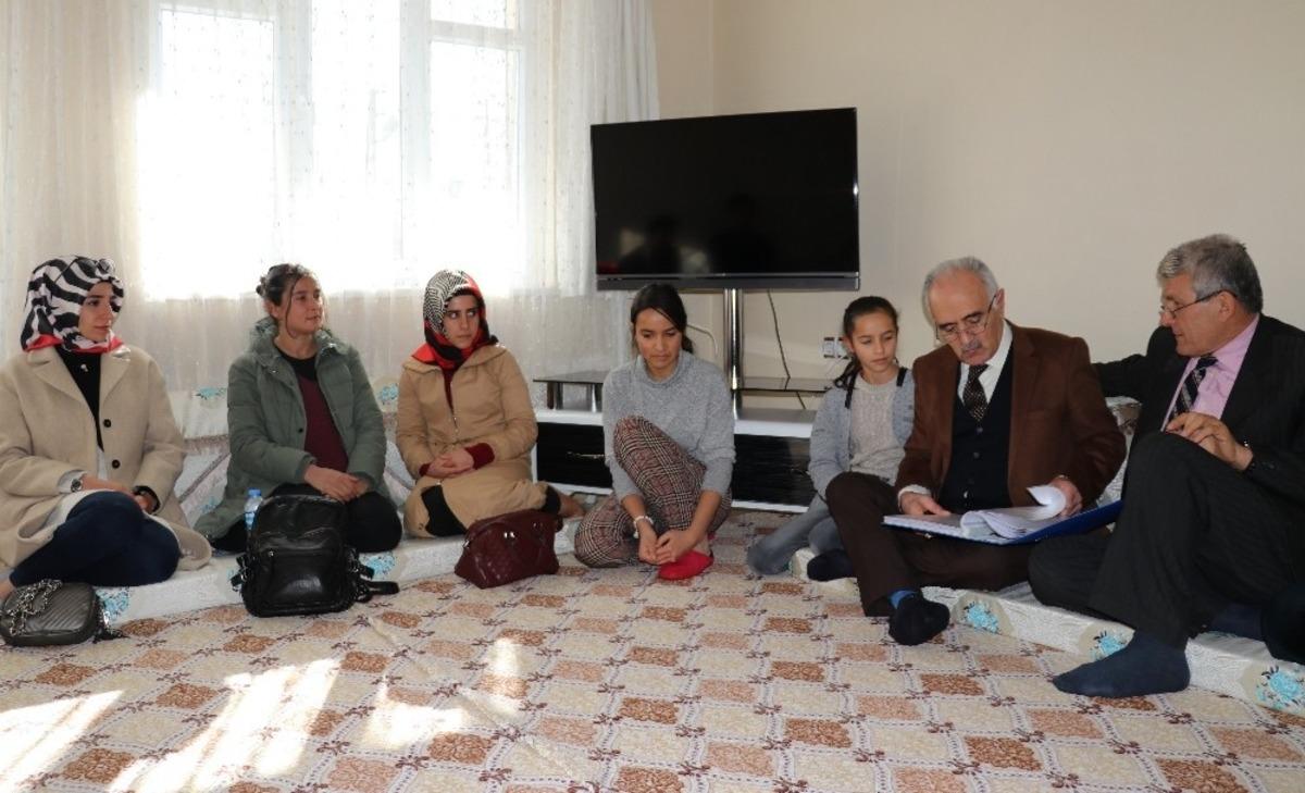 &Ouml;ğretmenlerden velilere ziyaret