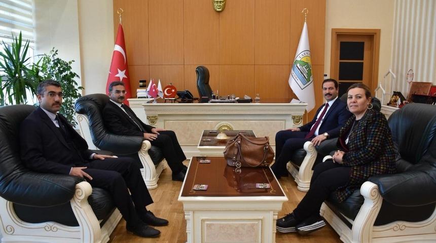 B&ouml;lge M&uuml;d&uuml;r&uuml; &Ccedil;etiner&rsquo;den Başkan Geylani&rsquo;ye ziyaret