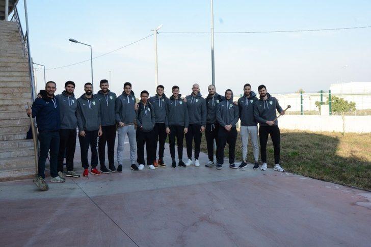 Manisa Büyükşehir’in dev adamları attıkları basket kadar fidan dikti G2