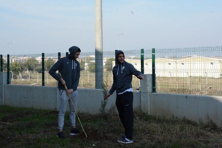 Manisa Büyükşehir’in dev adamları attıkları basket kadar fidan dikti G3