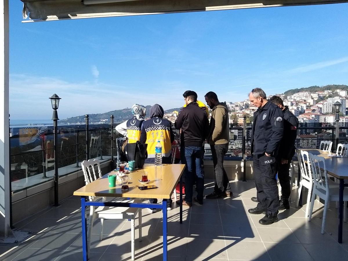 Zonguldak'ta hareketli anlar! Gen&ccedil; kadını son anda vazge&ccedil;irdiler
