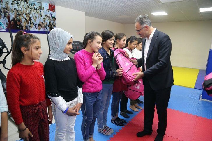 Kuş gençlerle bir araya geldi G1