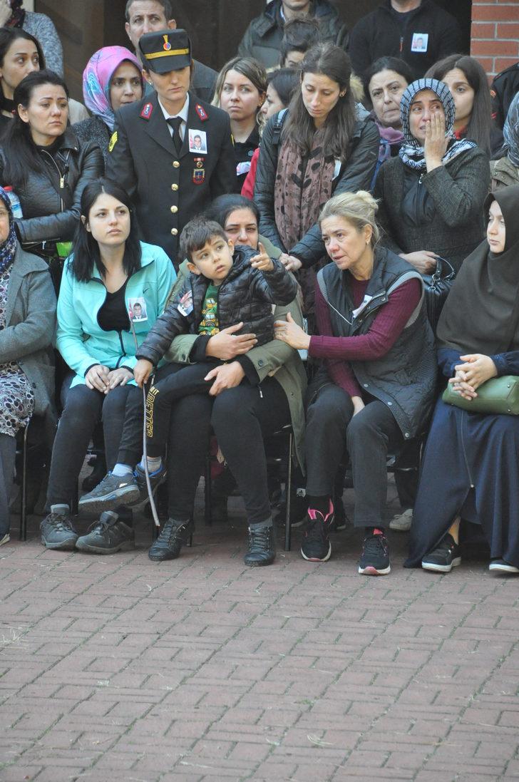 Şehit Karataş'ın oğlunun verdiği asker selamı yürekleri dağladı!  G3