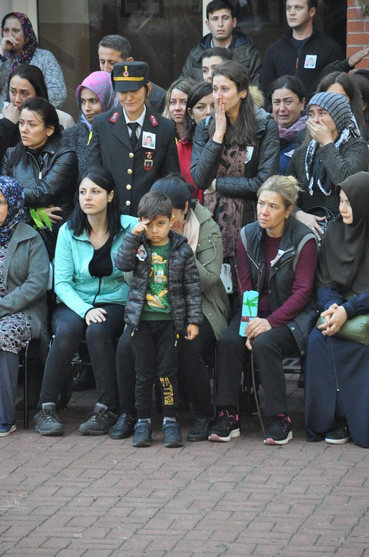 Şehit Karataş'ın oğlunun verdiği asker selamı yürekleri dağladı!  G4