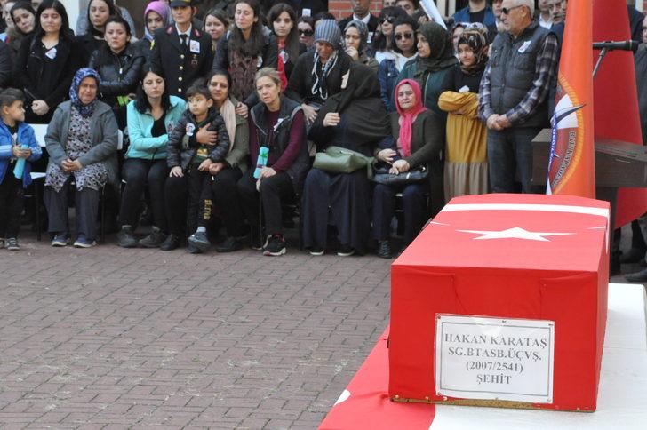 Şehit Karataş'ın oğlunun verdiği asker selamı yürekleri dağladı!  G5