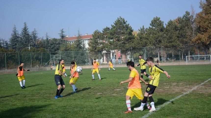 Eskişehir Meslek Y&uuml;ksekokulu lige iddialı başladı