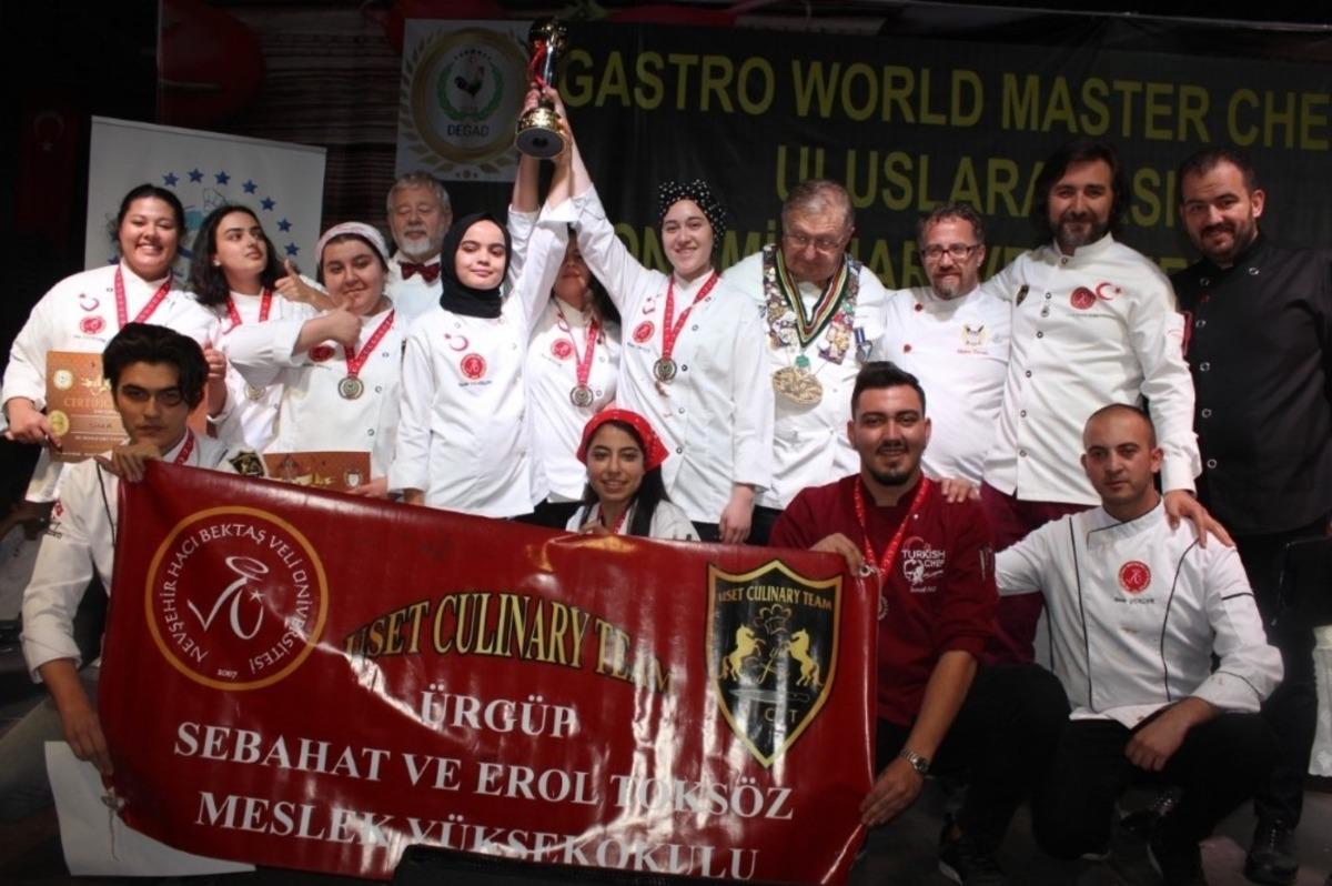 NEV&Uuml;&rsquo;ye &ldquo;Yılın En İyi &Uuml;niversitesi&rdquo; &ouml;d&uuml;l&uuml;