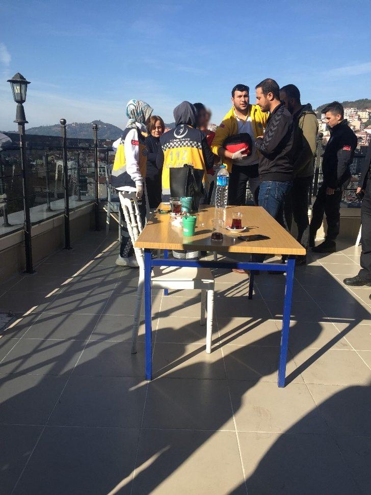 Zonguldak'ta hareketli anlar! Genç kadını son anda vazgeçirdiler G3