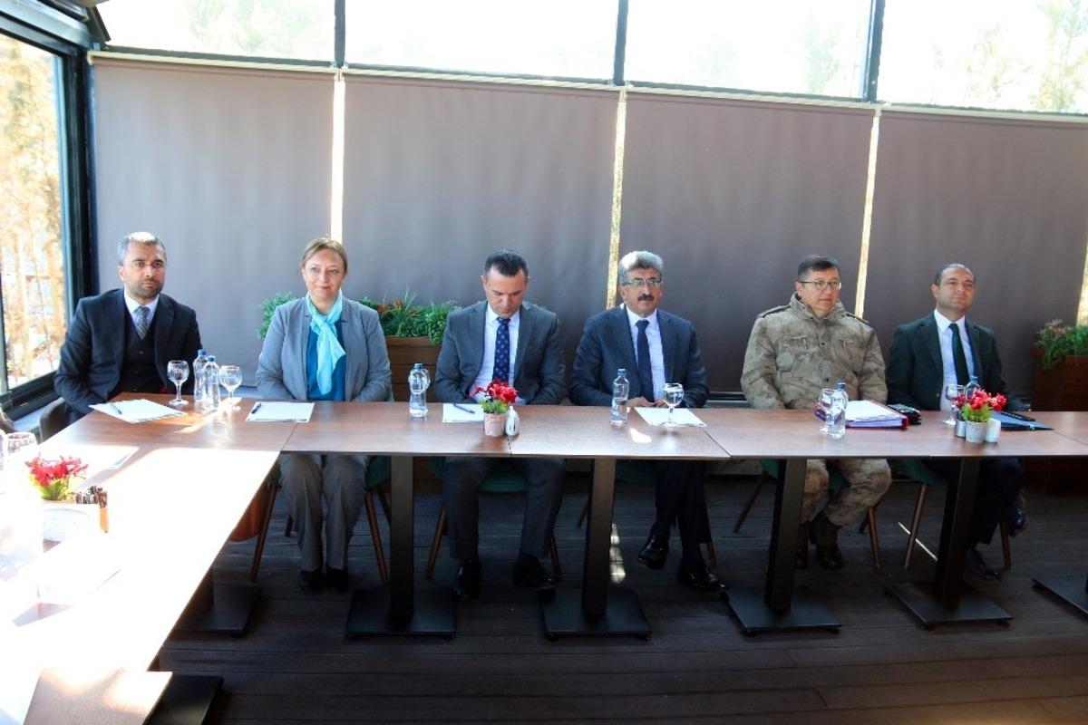 Edremit&rsquo;te vekt&ouml;rle m&uuml;cadele toplantısı