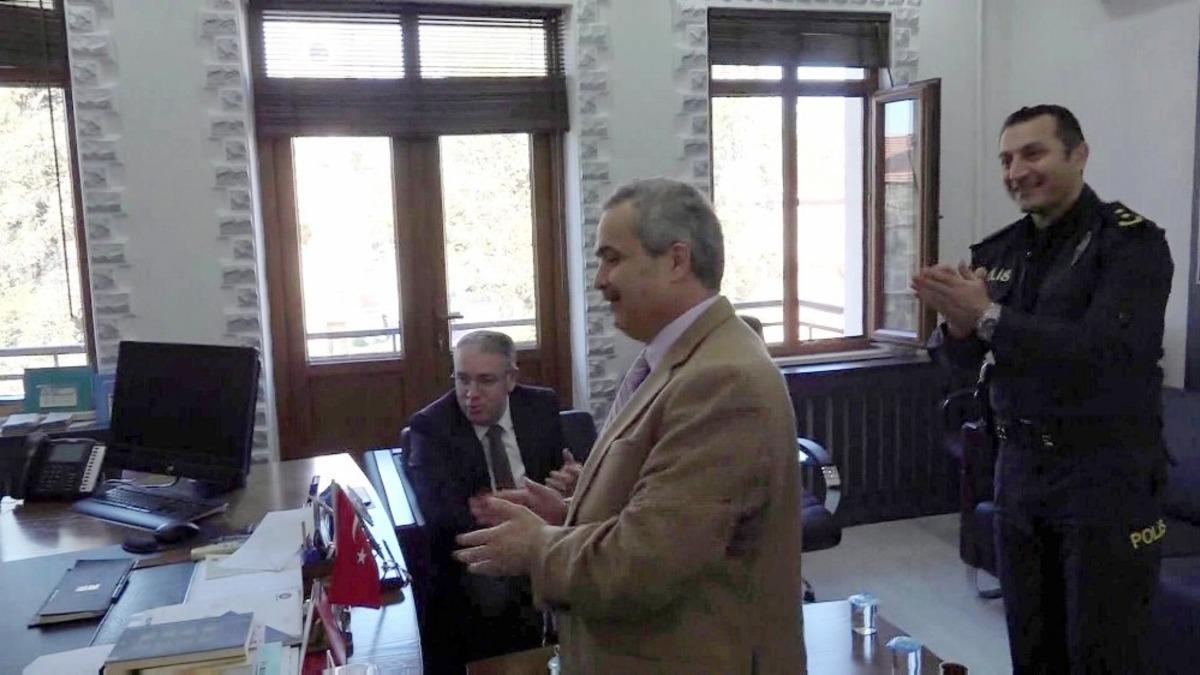 Kaymakama s&uuml;rpriz doğum g&uuml;n&uuml;