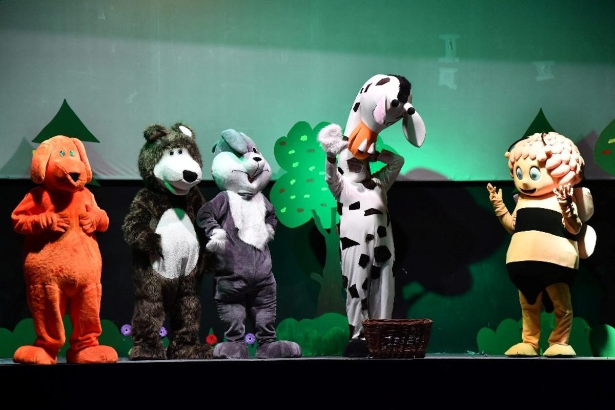 Isparta Belediyesi Şehir Tiyatrosu&rsquo;ndan &ccedil;ocuklara Neşeli Orman M&uuml;zikali