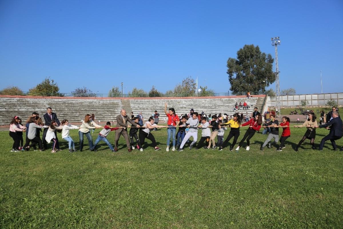 &Ccedil;ocuklar şenlikte buluştu