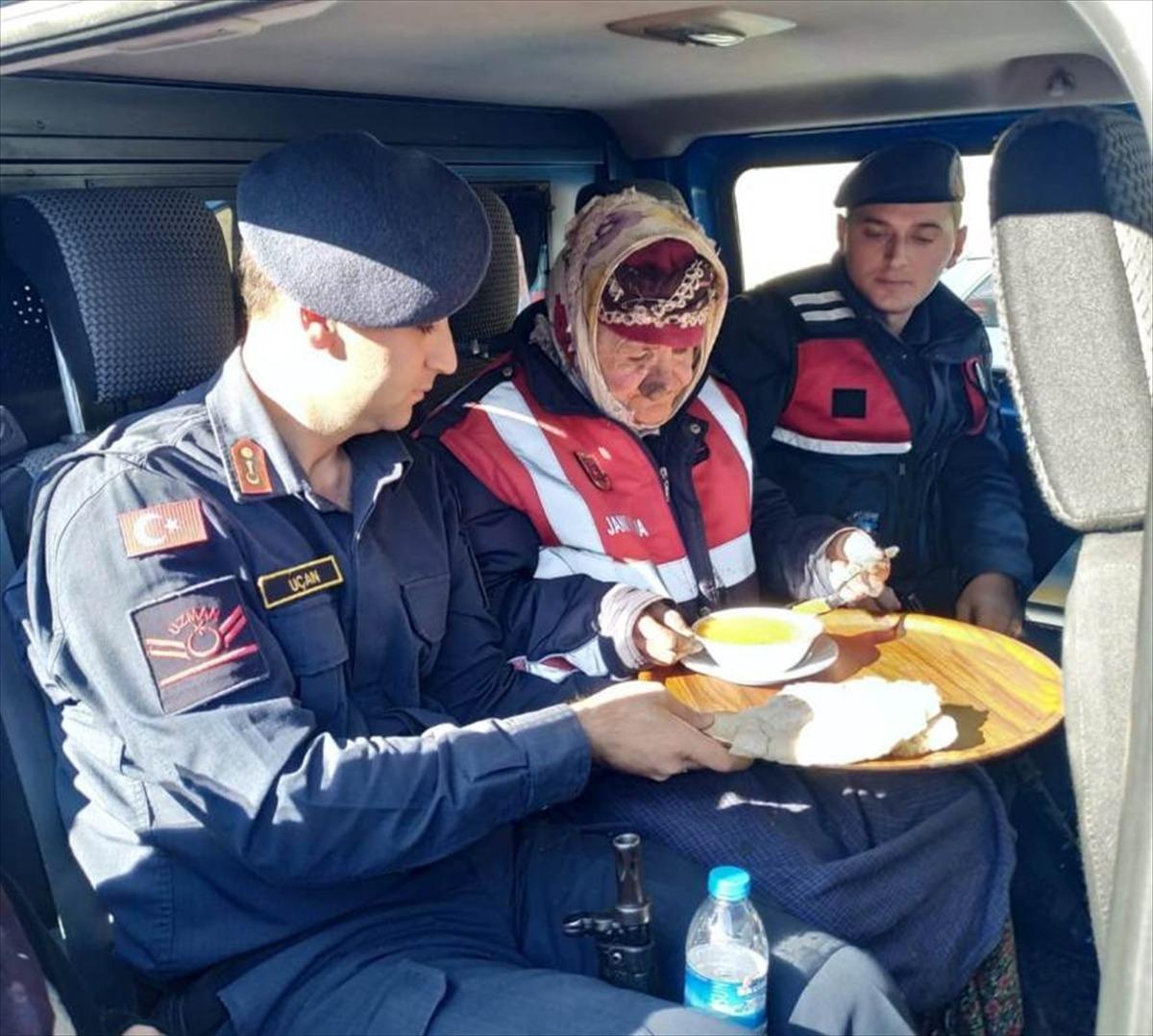 Sinop'ta ormanlık alanda kaybolan 80 yaşındaki kadın bir g&uuml;n sonra bulundu