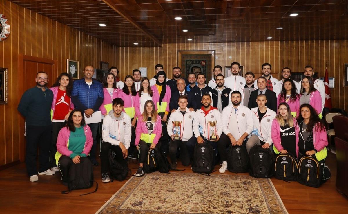 Atat&uuml;rk &Uuml;niversitesi yeniden madalya şampiyonu