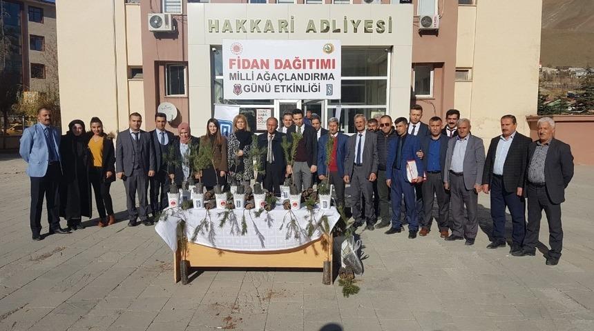 Denetimli serbestlik y&uuml;k&uuml;ml&uuml;leri fidan dağıttı