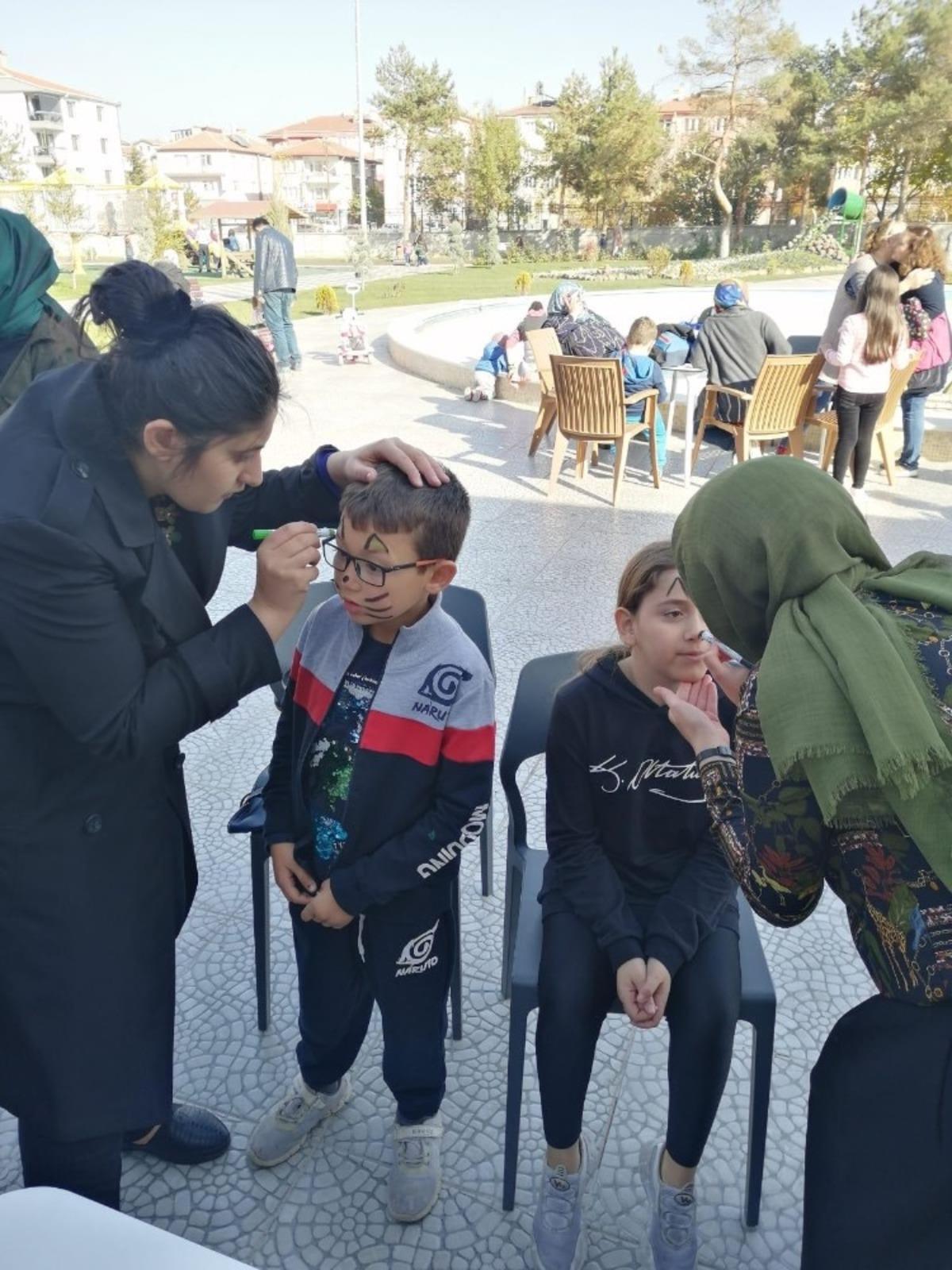 Gen&ccedil;lerden &ccedil;ocuk hakları etkinliği