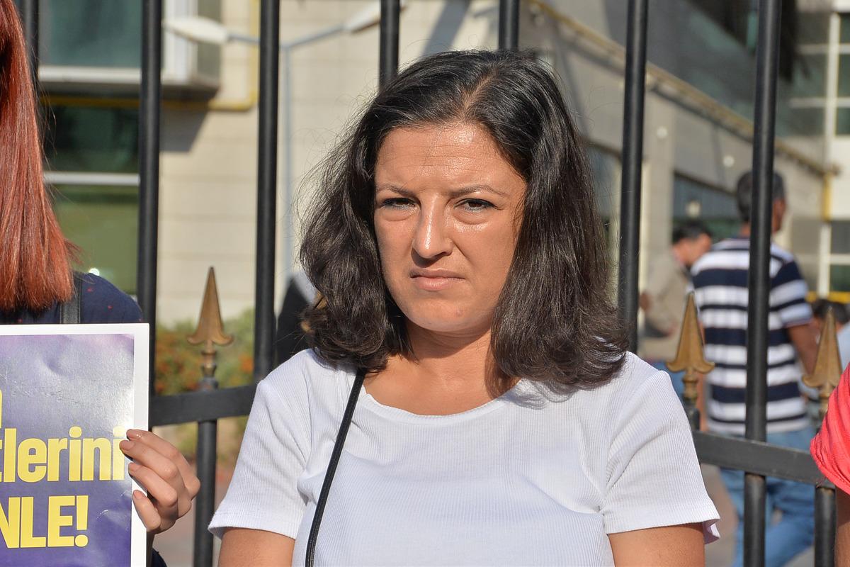 Sanık el hareketi yapınca eşi korkudan bayıldı