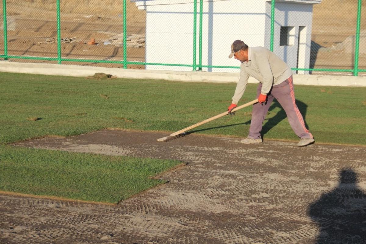 Elazığ Doğukent Stadına &ccedil;im serimi yapıldı