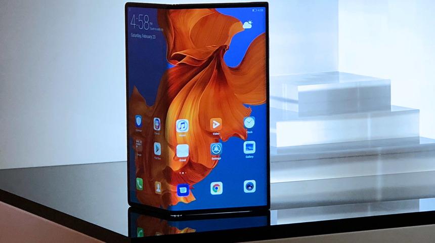 Huawei Mate X&rsquo;in ekran onarım &uuml;creti dudak u&ccedil;uklattı!