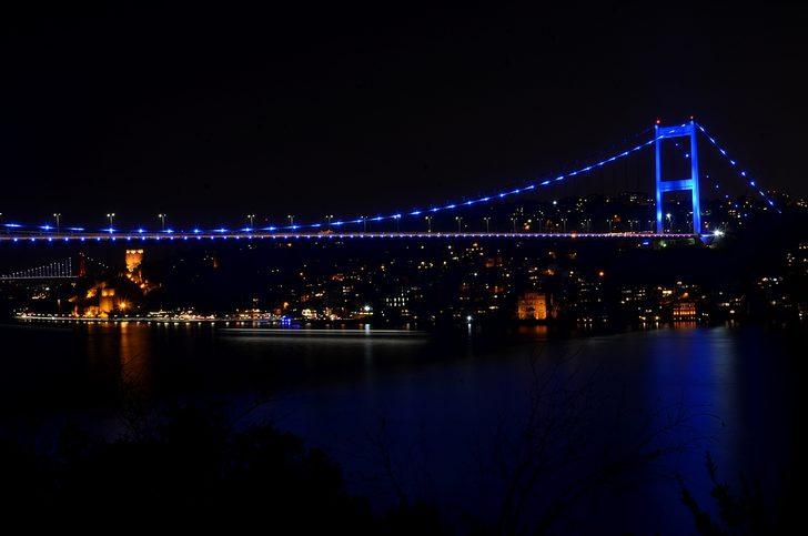 Galata Kulesi ve FSM Köprüsü, Dünya Çocuk Günü'nde maviye büründü G2