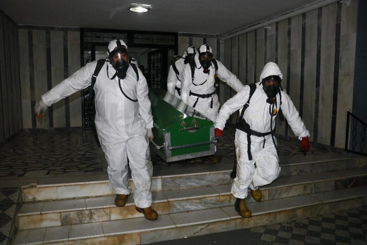 Adana'da korkun&ccedil; olay! K&ouml;t&uuml; kokular gelen dairede yaşlı adamın cesedi &ccedil;ıktı