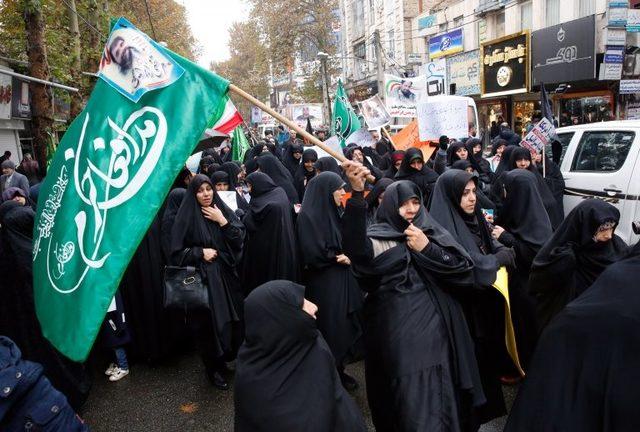 İran'da Çarşamba günü hükümete destek vermek için gösteriler düzenlendi