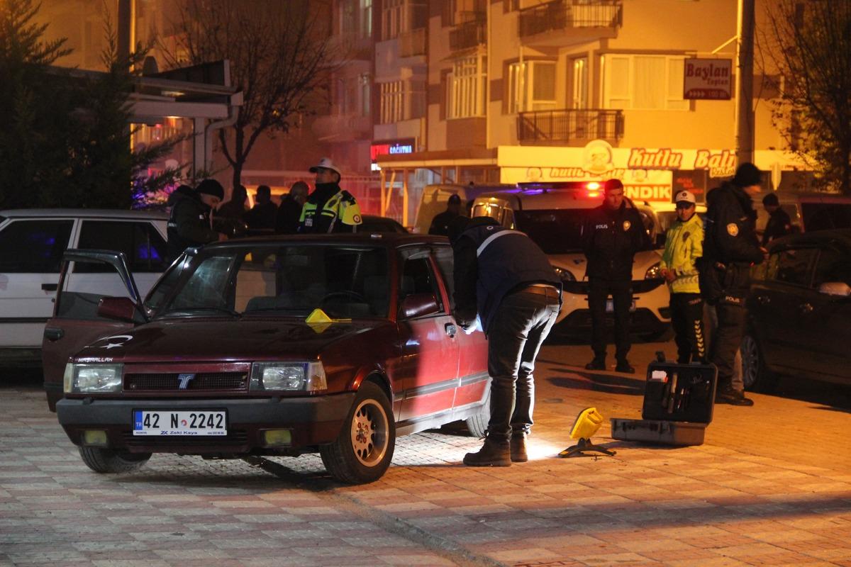 Karaman'da dehşete d&uuml;ş&uuml;ren olay! Ara&ccedil;ta &ouml;ld&uuml;rd&uuml;kleri arkadaşlarının cesediyle şehir turu attılar!