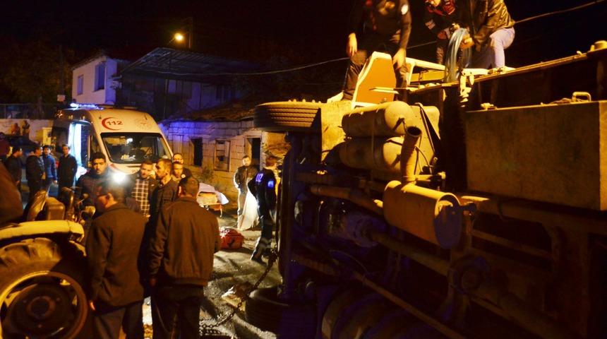 Manisa’da patates yüklü TIR devrildi!