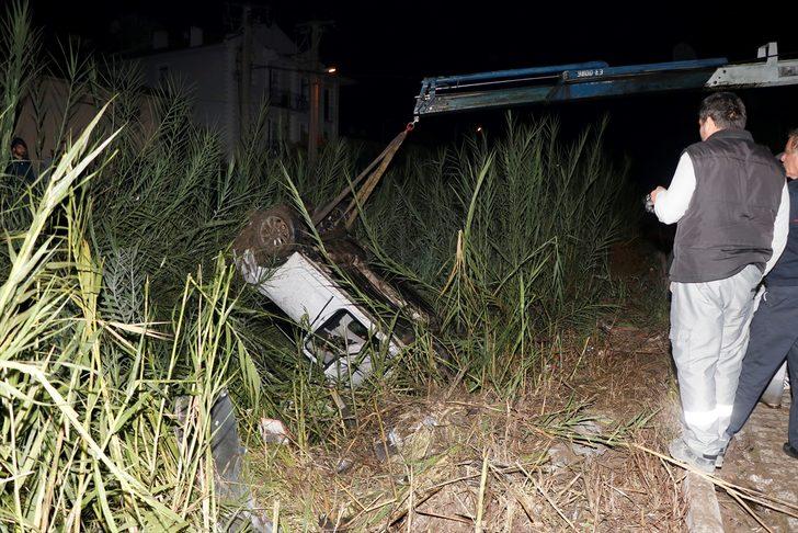 Muğla'da feci kaza! 50 metre sürüklenip kanala devrildi! G3