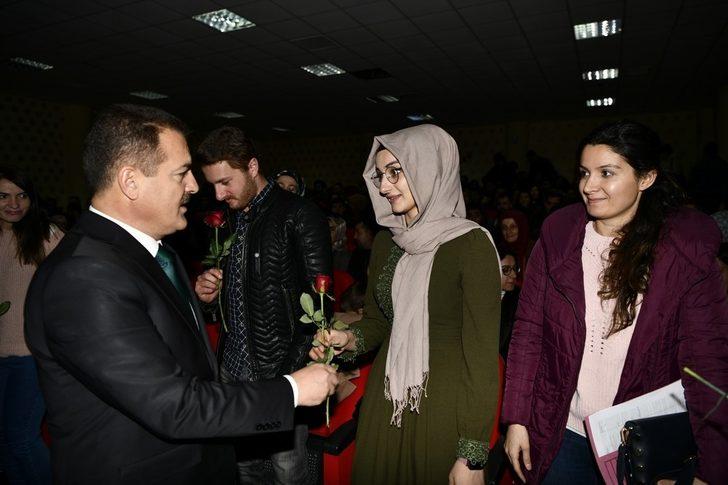 Vali Akbıyık’tan öğretmenlere gül G1