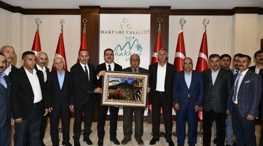 Vali Akbıyık, Şemdinli’deki muhtarlarla bir araya geldi