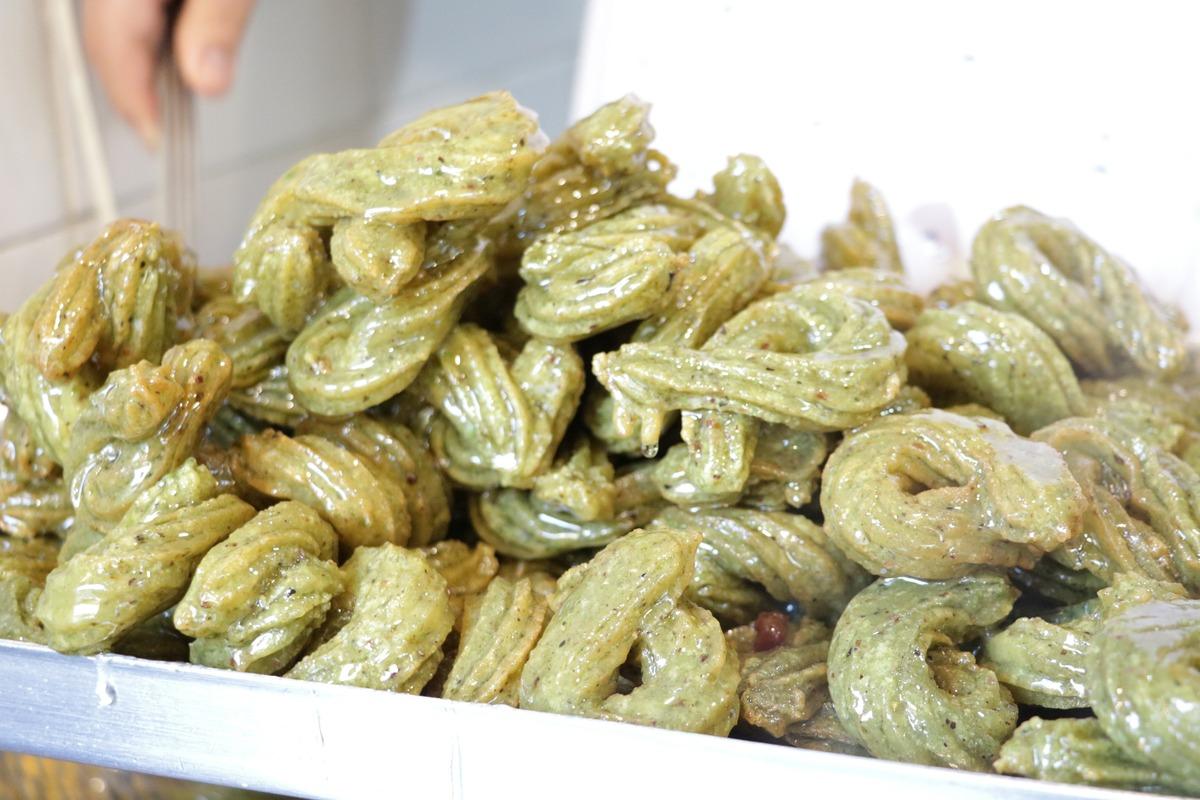 Kıvrım tatlısında ne glikoz var ne de gıda boyası! Almak i&ccedil;in sıraya giriyorlar