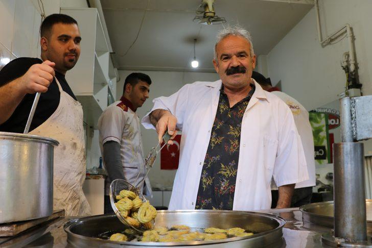 Kıvrım tatlısında ne glikoz var ne de gıda boyası! Almak için sıraya giriyorlar G1