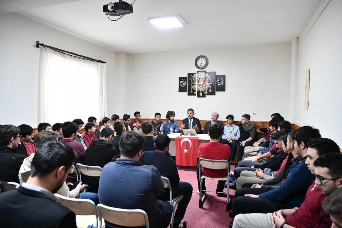 Başkan K&ouml;se gen&ccedil;lerle bir araya geldi